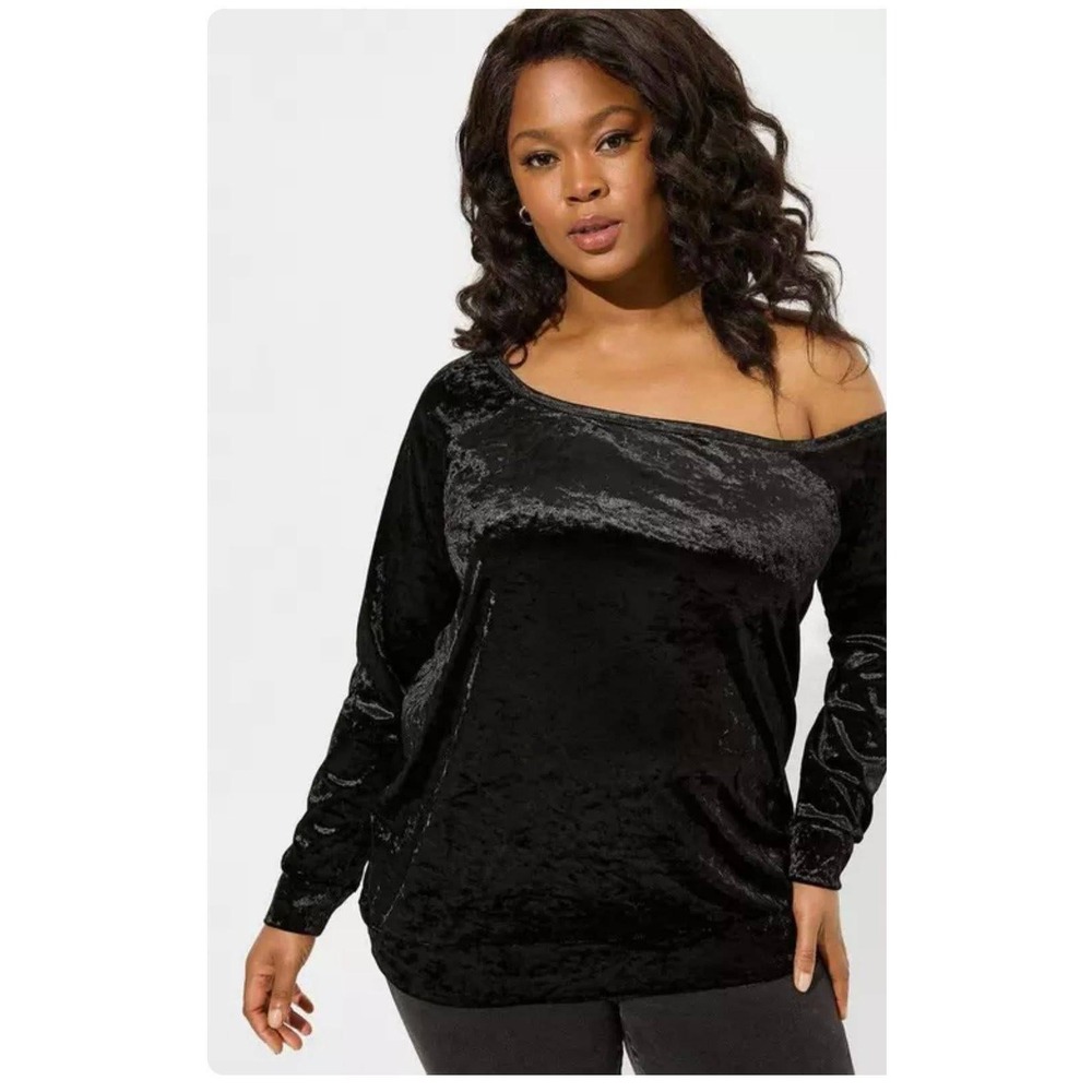 Torrid. SZ 4 Black Crushed Velvet Off Shoulder Long Sleeve Sexy Top. Special Occ
